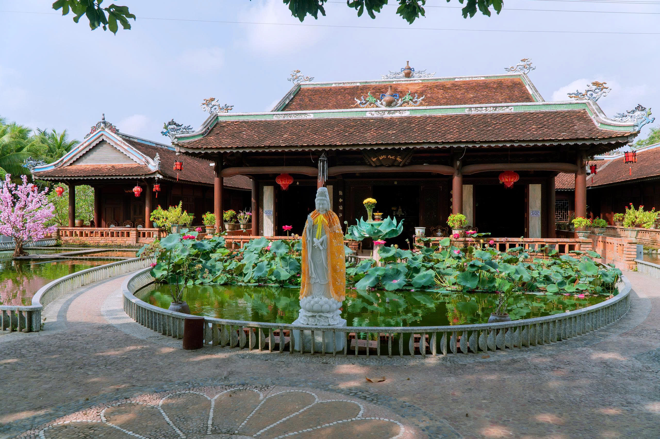 Nhà Cổ Vạn Hương MAI